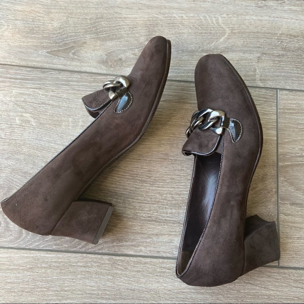 AMALFI  BY RANGONI Serge Chain Suede Loafer Pump - Picture 5 of 11